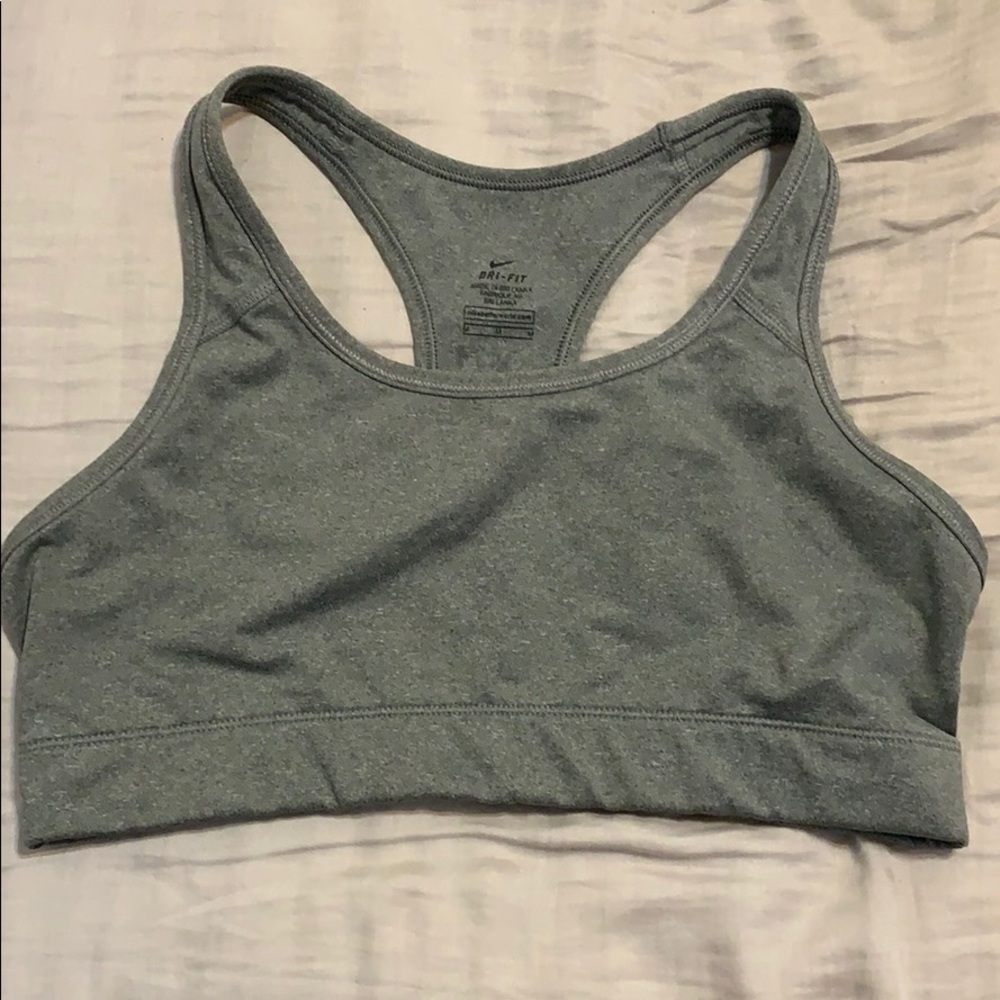 size medium nike sports bra